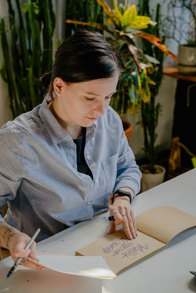 photo of calligraphy artist about me